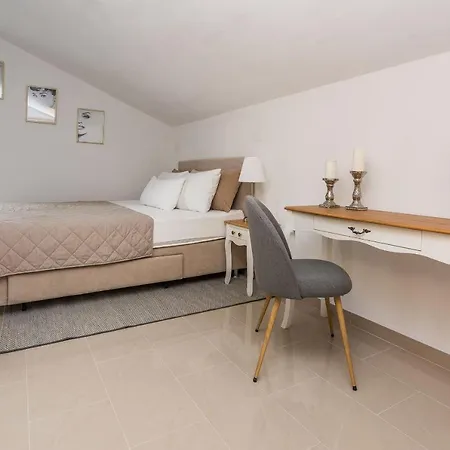 Kosic Apartment Vir