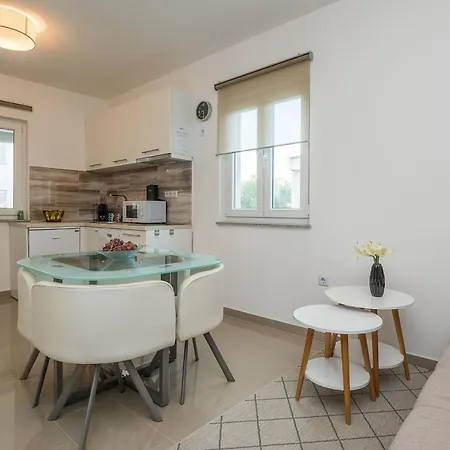 Kosic Apartment Vir